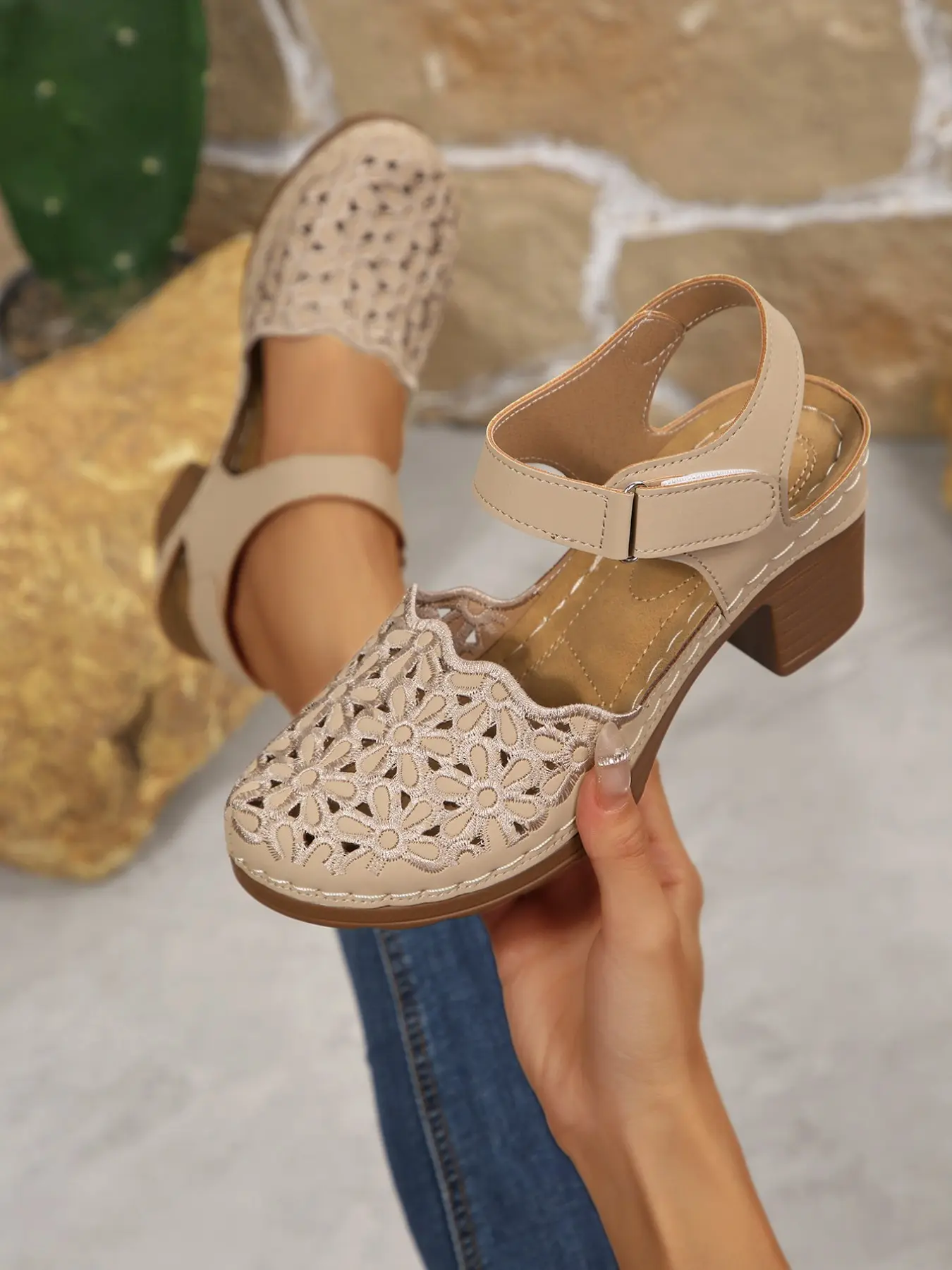Women's Hollow Out Floral Heeled Sandals, Fashion Floral Sandals, Elegant Minimalist Sandals, Boho Casual Sandals, Velcro Strap Closed Toe Roman Shoes, Summer Breathable Mid Heel, Casual Beach Footwear