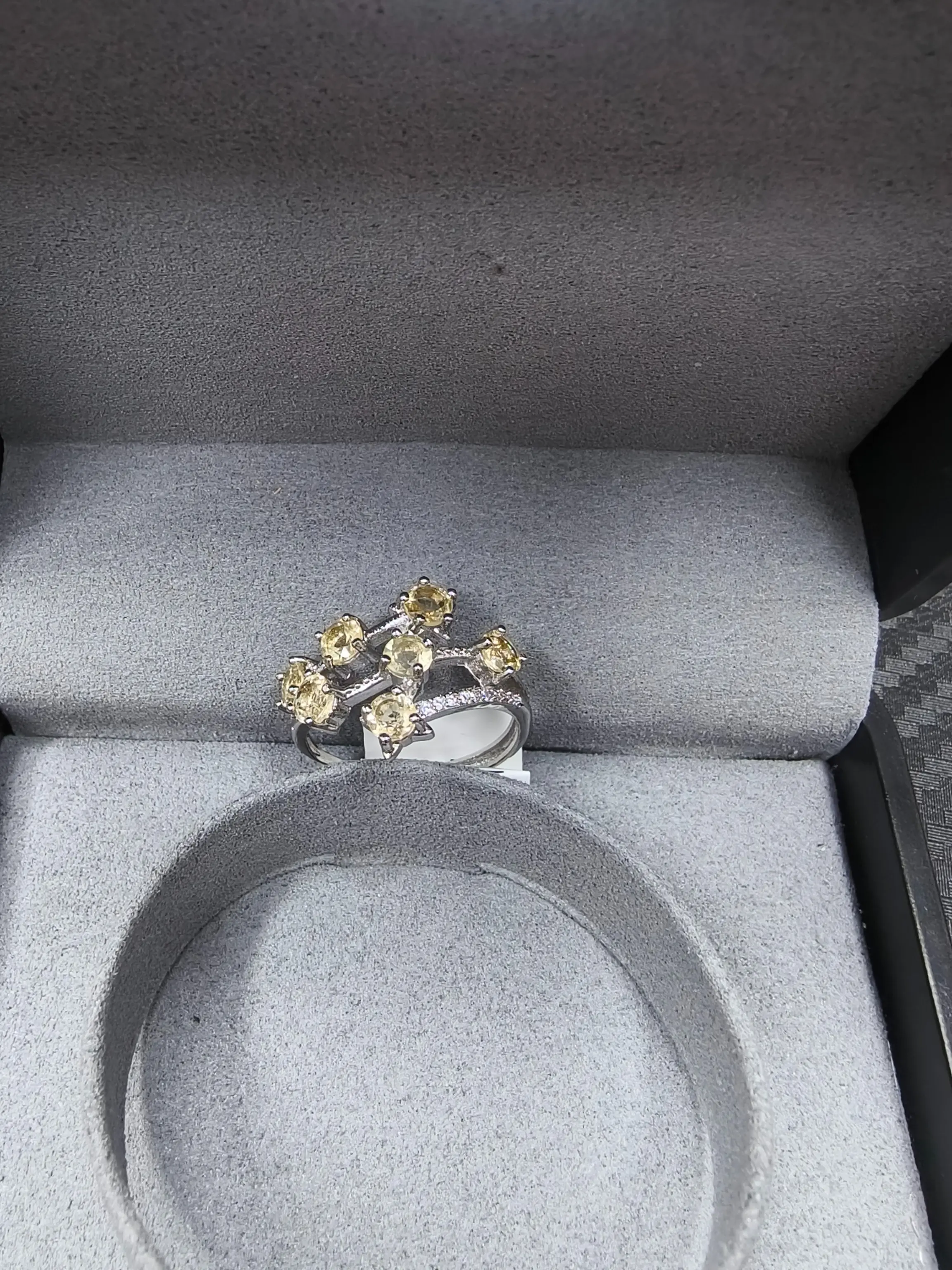 Syia(18975)gc.Unique cluster natural citrine ring