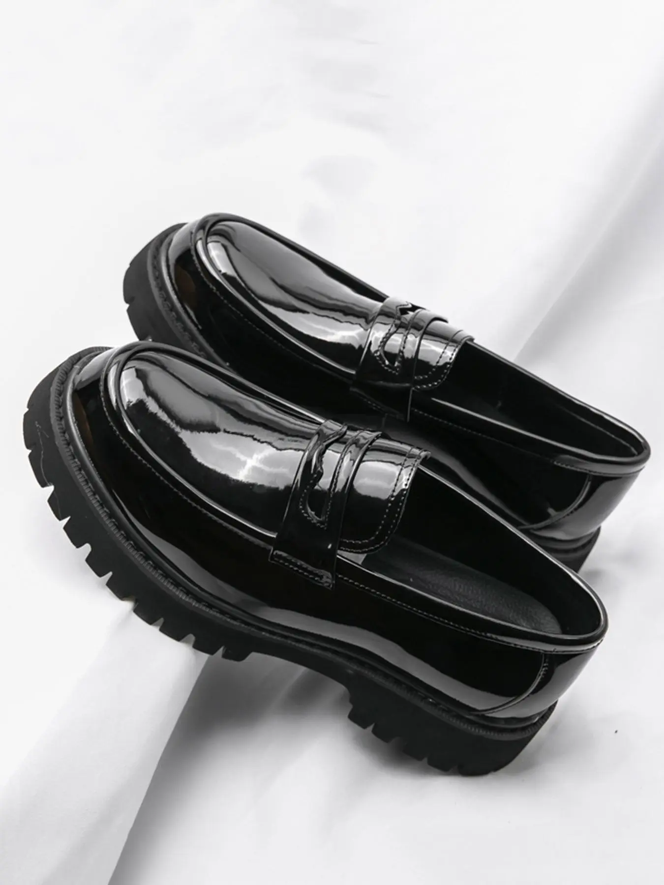 Men's Slip-On Loafers, Casual Shoes, British Style Classic Leather Shoes, Retro Feel, Comfortable Round Toe, Glossy PU Leather, Thick Rubber Sole, Flat