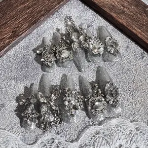 Starry Sky Sliver Bling Butterfly Pearl Charms Luxury Press On Nail