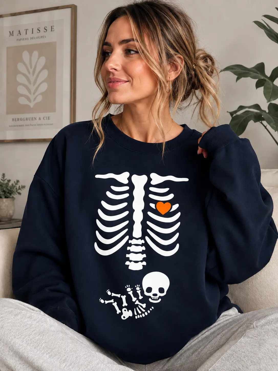 Women's Pregnancy Skeleton Heart Graphic Sweatshirt Cute Halloween Maternity Baby Bump Crewneck Gifts for Moms-to-Be