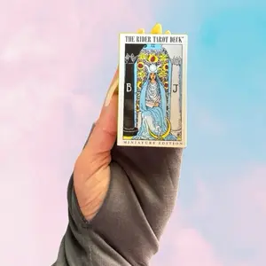 Miniature Rider-Waite Tarot: Compact and Portable Miniature 78-Card Tarot with Iconic Pamela Colman Smith Artwork, Essential for Beginners & Experts, ... and Tarot Study, Includes Instruction Booklet
