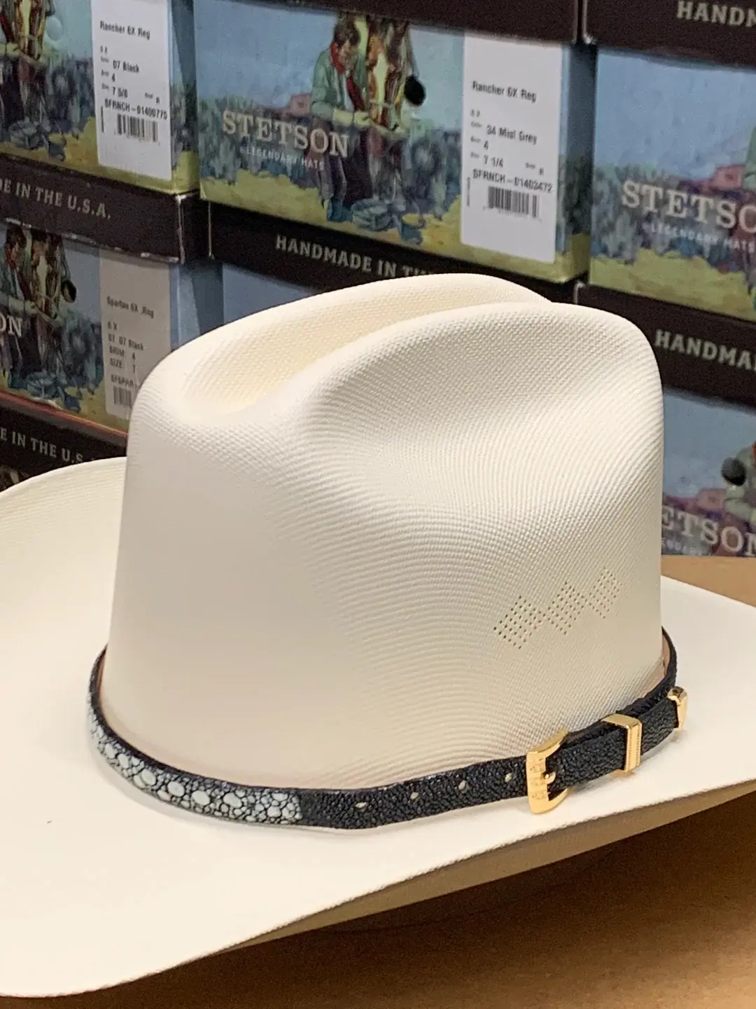 Black/Whitel Leather Hat Band/ Toquilla Negro/Blanco