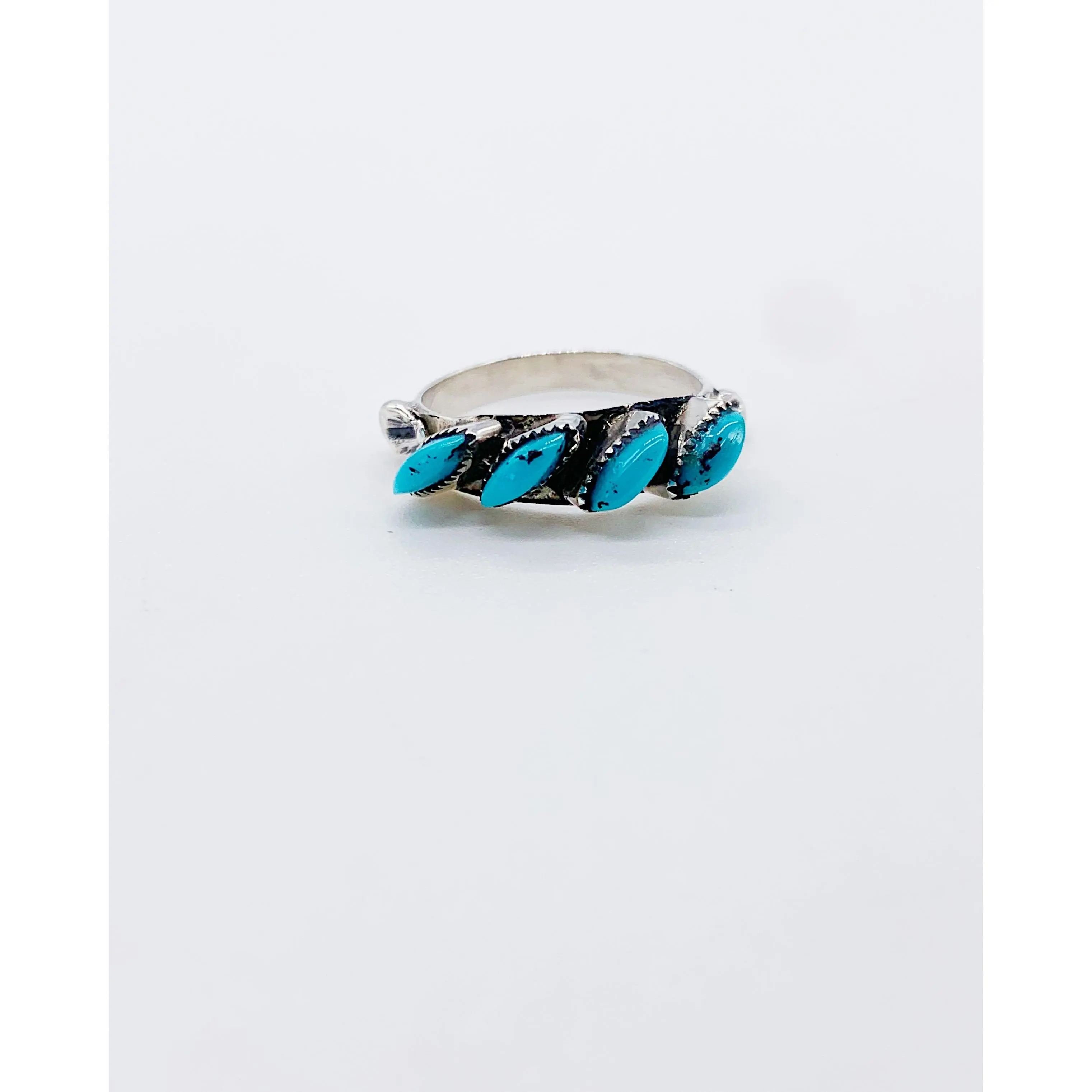 ZUNI TURQUOISE NEEDLEPOINT RING ⋄ Size 5.5
