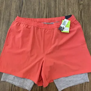 NWT! Men’s DSG Brand Large 5” Inseam Red Sun 2-IN-1 Agility Shorts! F87