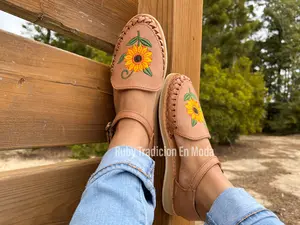 Girasol  Huaraches/ Mexican Huaraches/ Leather Sandals/ Mexican Sandals/ Sandalias Artesanales/ Leather Shoes/ Huaraches Bordados/ Huarches de Piel Mexicanos/ Zapato Artesanal/ Embroidered Huaraches/ Mexican Sunflower Sandals