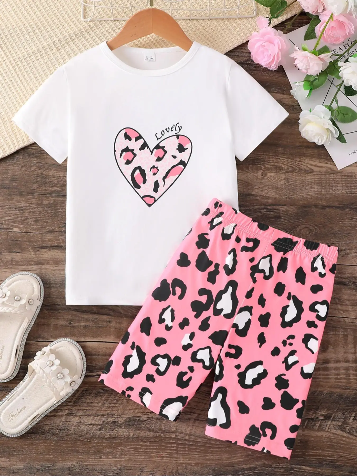 Girl's 2pcs Heart Graphic Short Sleeve T-Shirt & Leopard Print Elastic Waist Shorts Set, Casual Round Neck Tee & Shorts for Summer, Summer Outfits 202