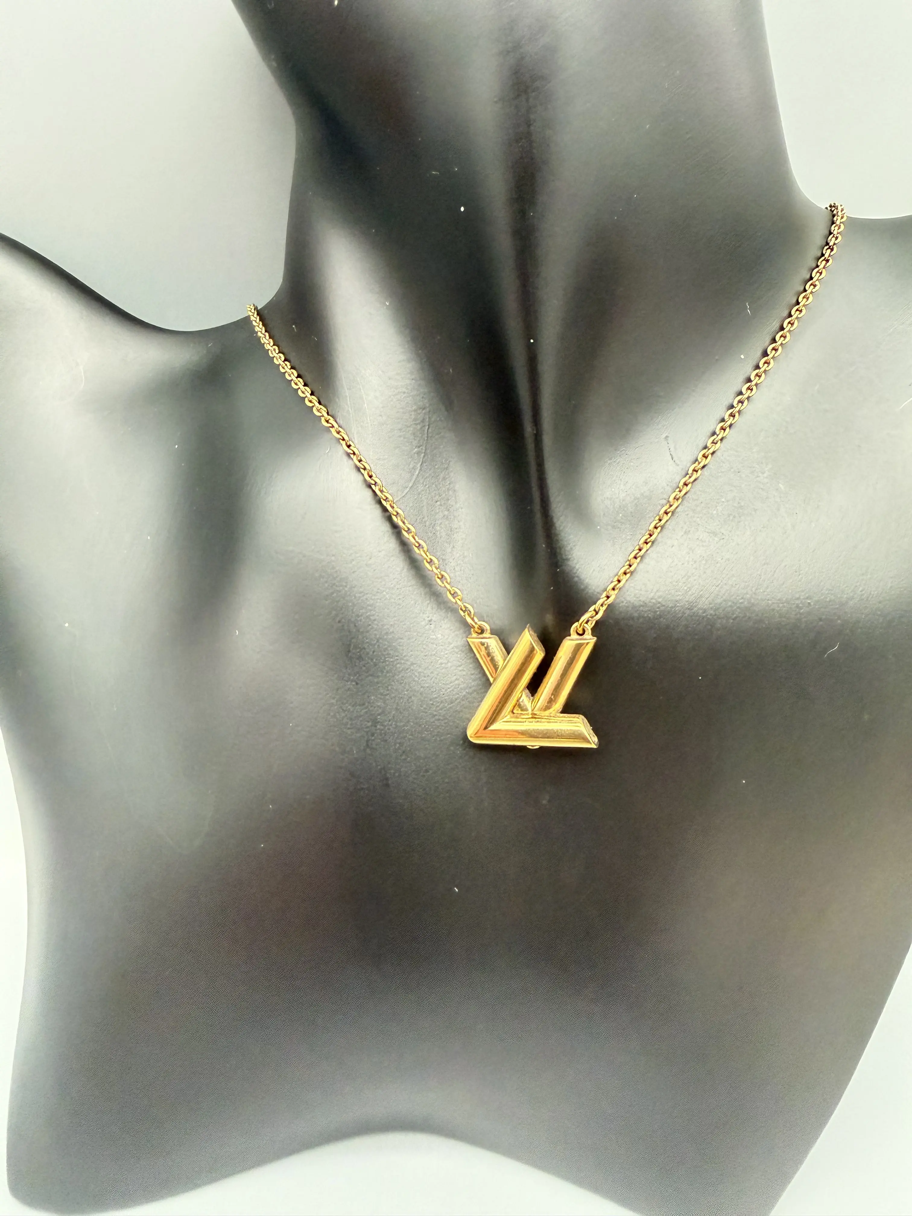 Pre-owned Louis Vuitton LV Metal GO 14 Gold Plated Necklace