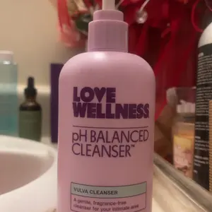 Love Wellness pH Balanced Cleanser – Clinically Studied Fragrance-Free Intimate Wash for Women Feminine Hygiene Products Nourishing Gentle