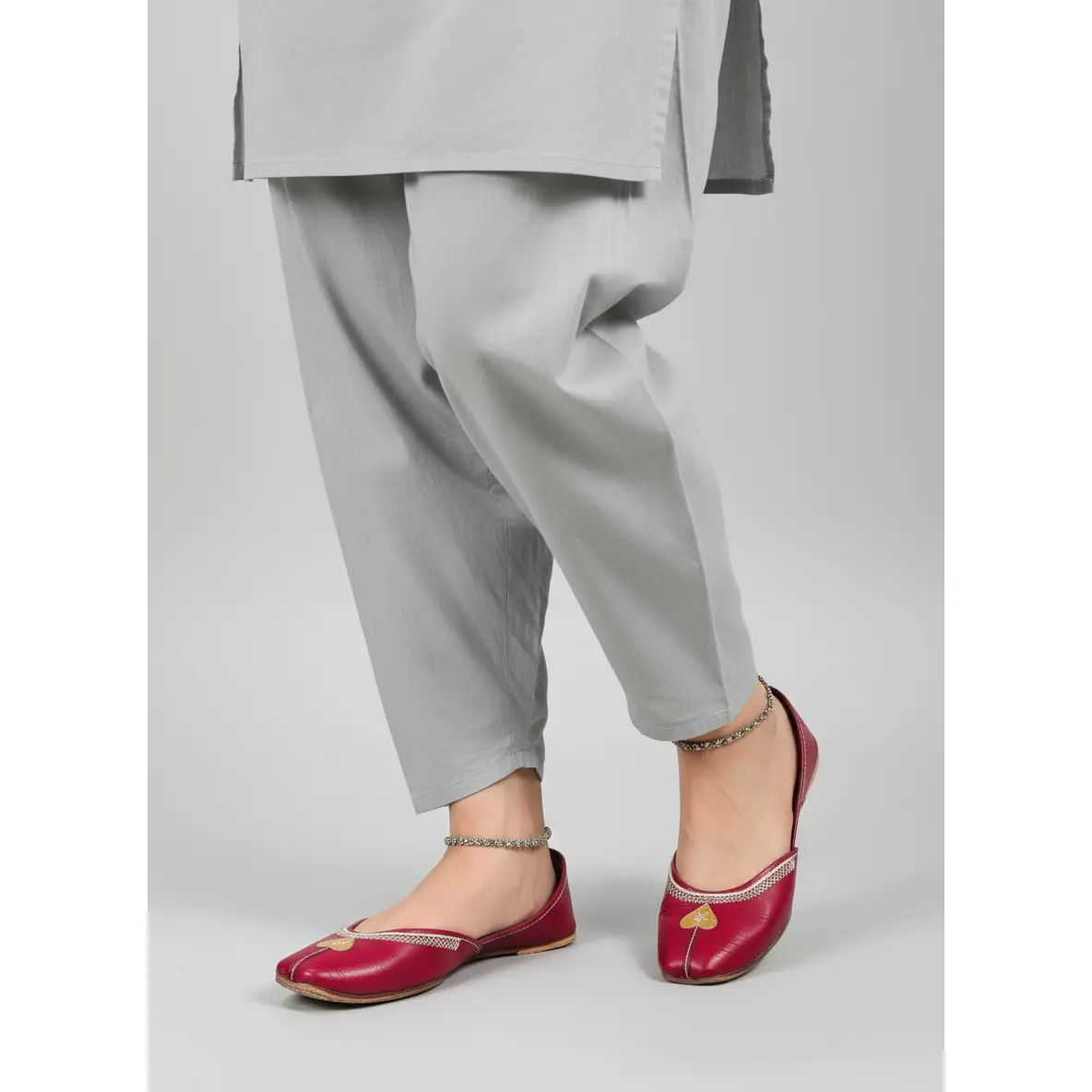 Women's Plain Leather Khussa Flats - Elegant Round Toe Slip-on Shoes, Lightweight and Casual for Summer Daily Wear