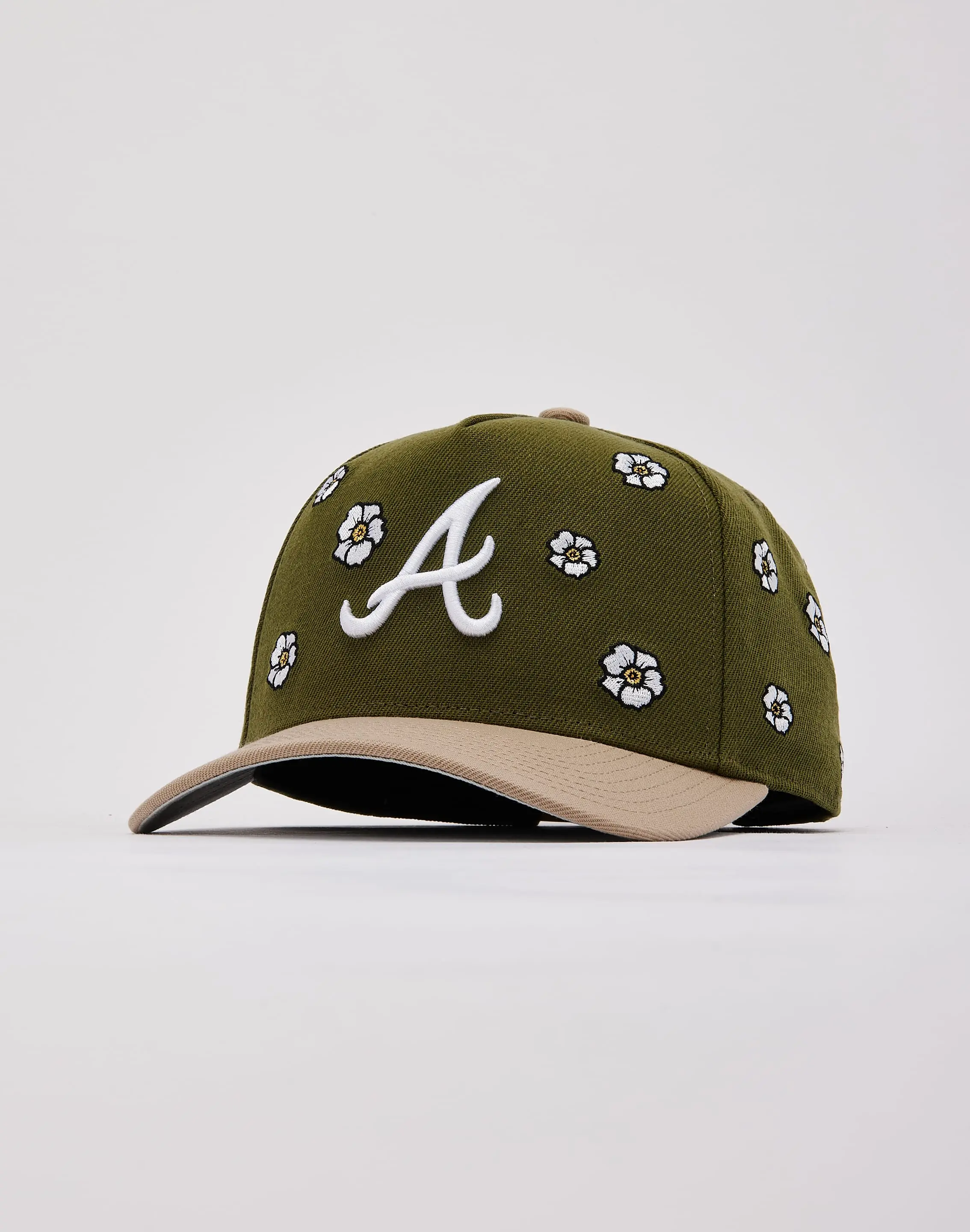 Mens Mitchell & Ness MLB Atlanta Braves Floral Pro Pinch Snapback Hat Mens Mitchell & Ness MLB Atlanta Braves Floral Pro Pinch Snapback Hat