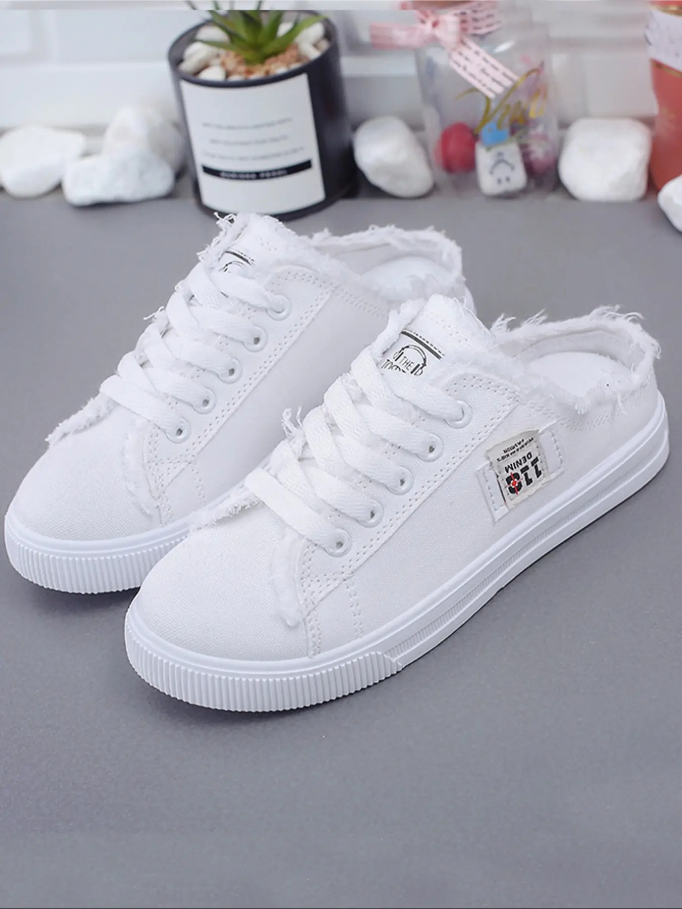 1 Pair Of Stylish Sneakers Casual Flat Walking Shoes in White, Black and Blue, Versatile, Easy To Wear, Suitable for All Seasons, Lightweight Soft Sole, Athletic, Sports Shoes