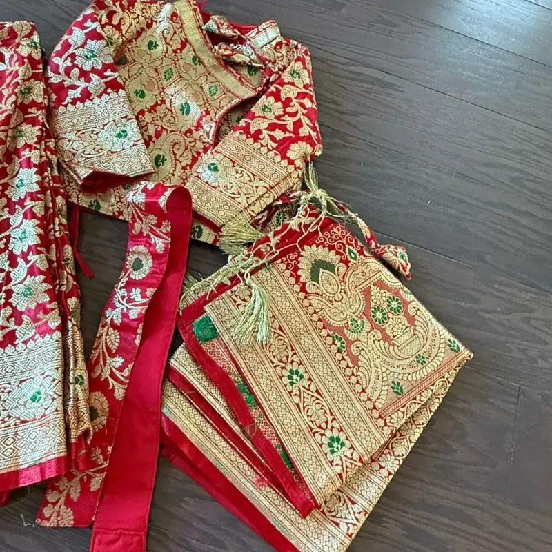 Ready to wear Elegant red Banarasi with chaubandi choli size 24/26