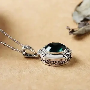 Vintage-Inspired Oval Green Cubic Zirconia Pendant Necklace - Fashion Accessory