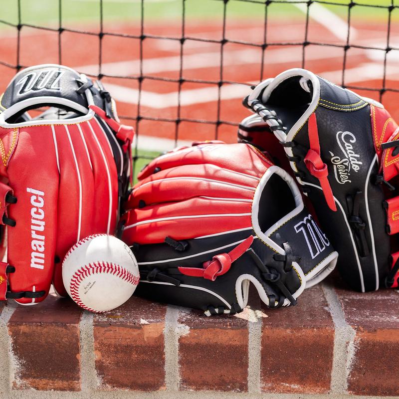 Marucci Caddo Series V2 Baseball Glove 31.00 CM Solid Web Right Hand Throw Red/Black