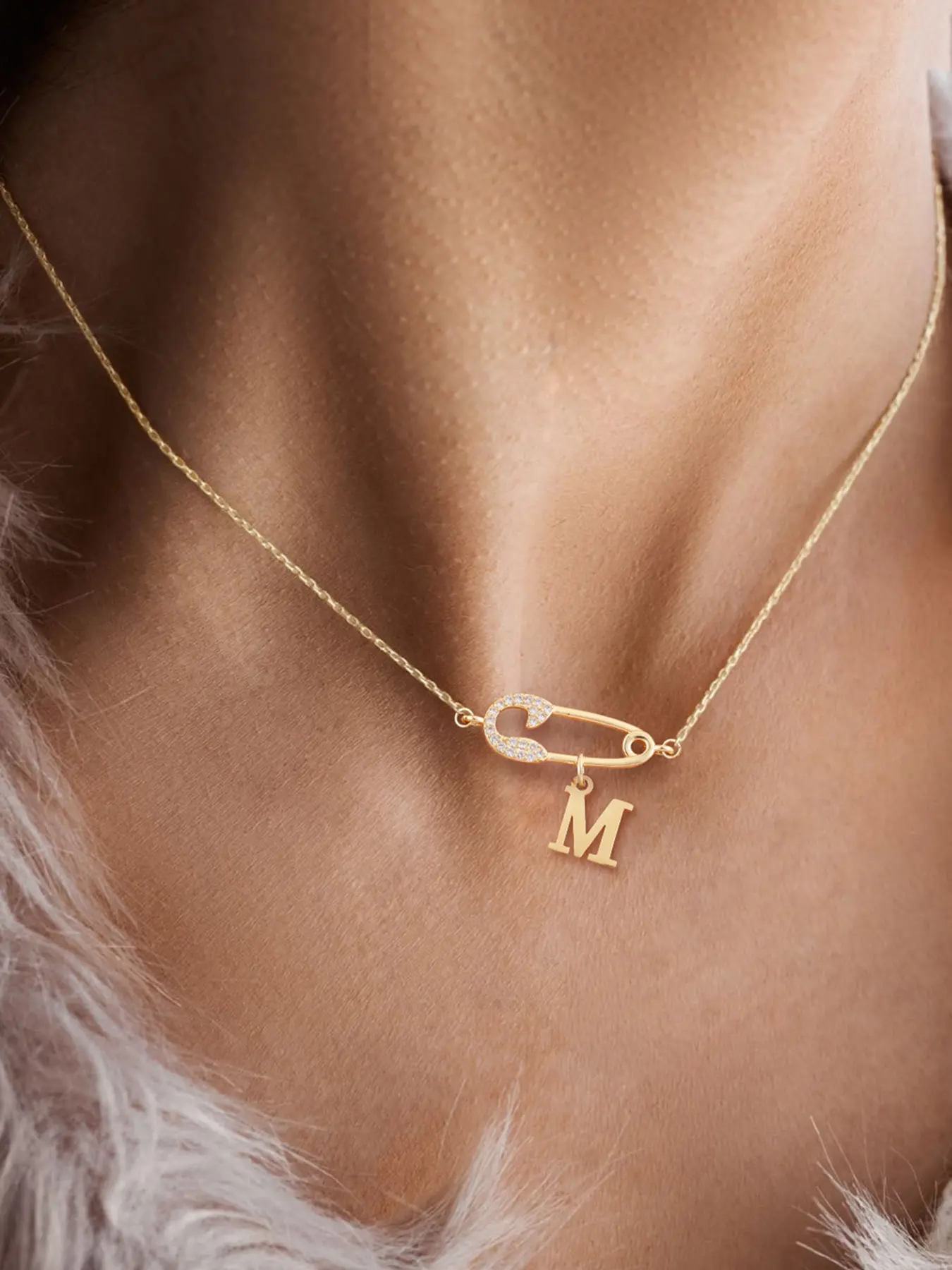 Women's Classic Stainless Steel Chain Necklace, Fashion Necklace, Initial Necklace, Elegant Pin Letter Pendant Design, All-Season Jewelry Accessory