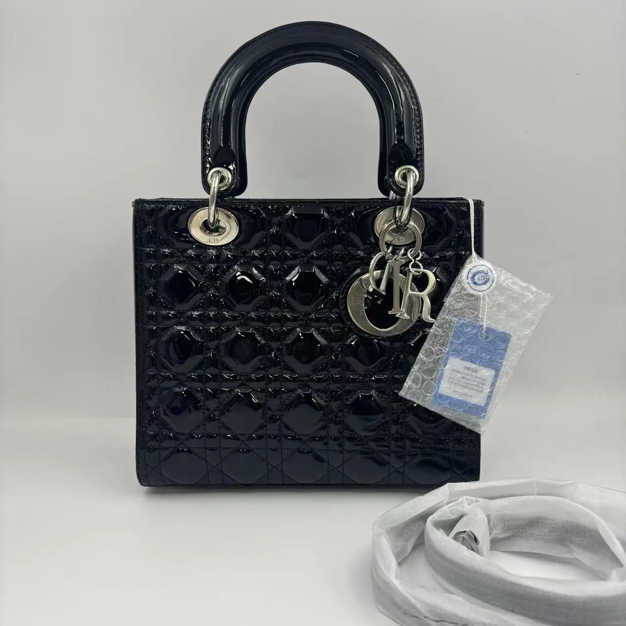 Pre-owned Dior Hz9 Dior, Lady Dior, black patent leather, five compartment, medium size, handbag/crossbody bag