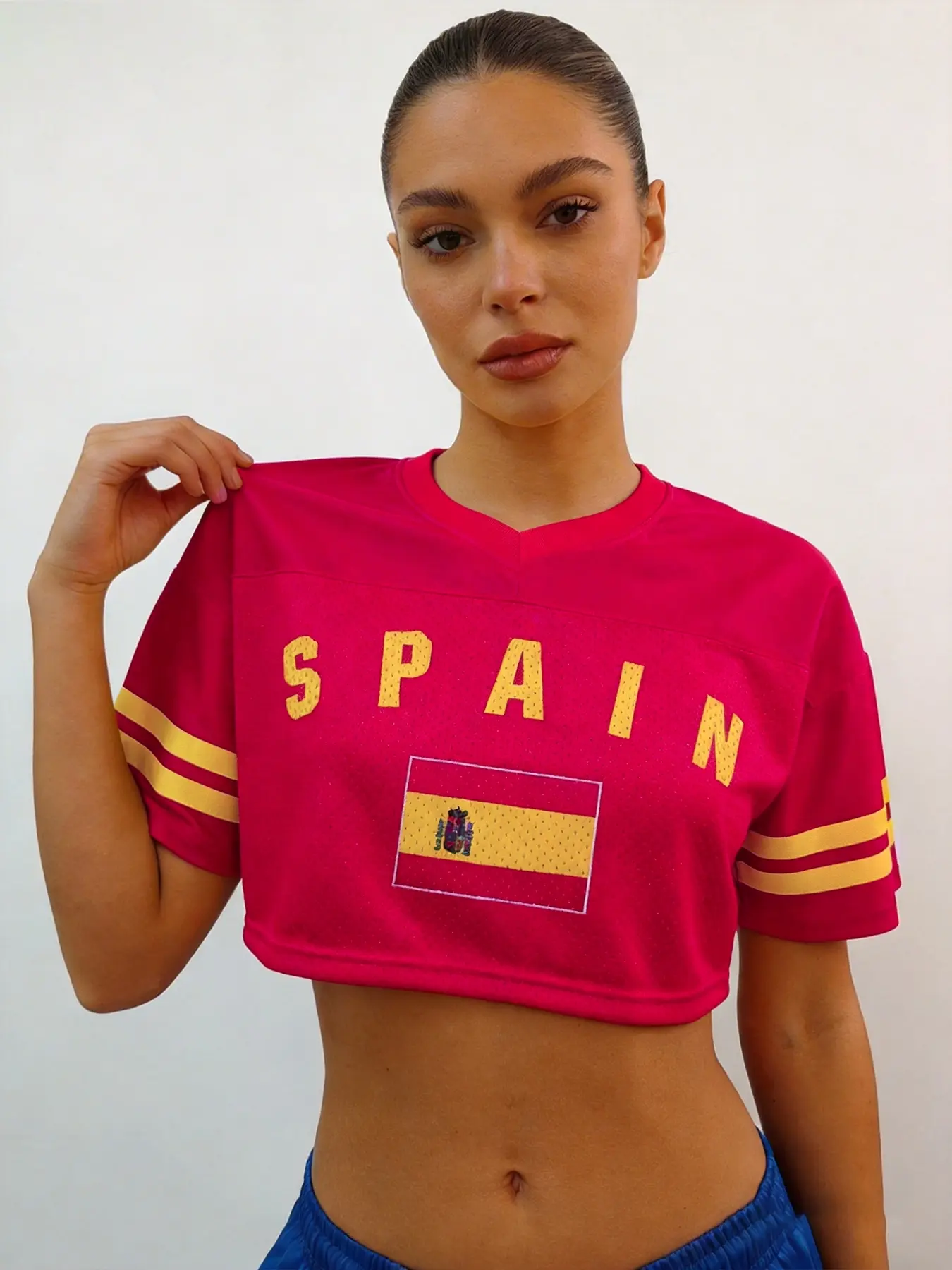 Women's Spain Cropped Football Graphic Jersey, Red V-Neck Mesh Crop Top, Spanish National Team Soccer Fan Shirt for Game Day & Streetwear, Breathable Athletic Top, Sports Top
