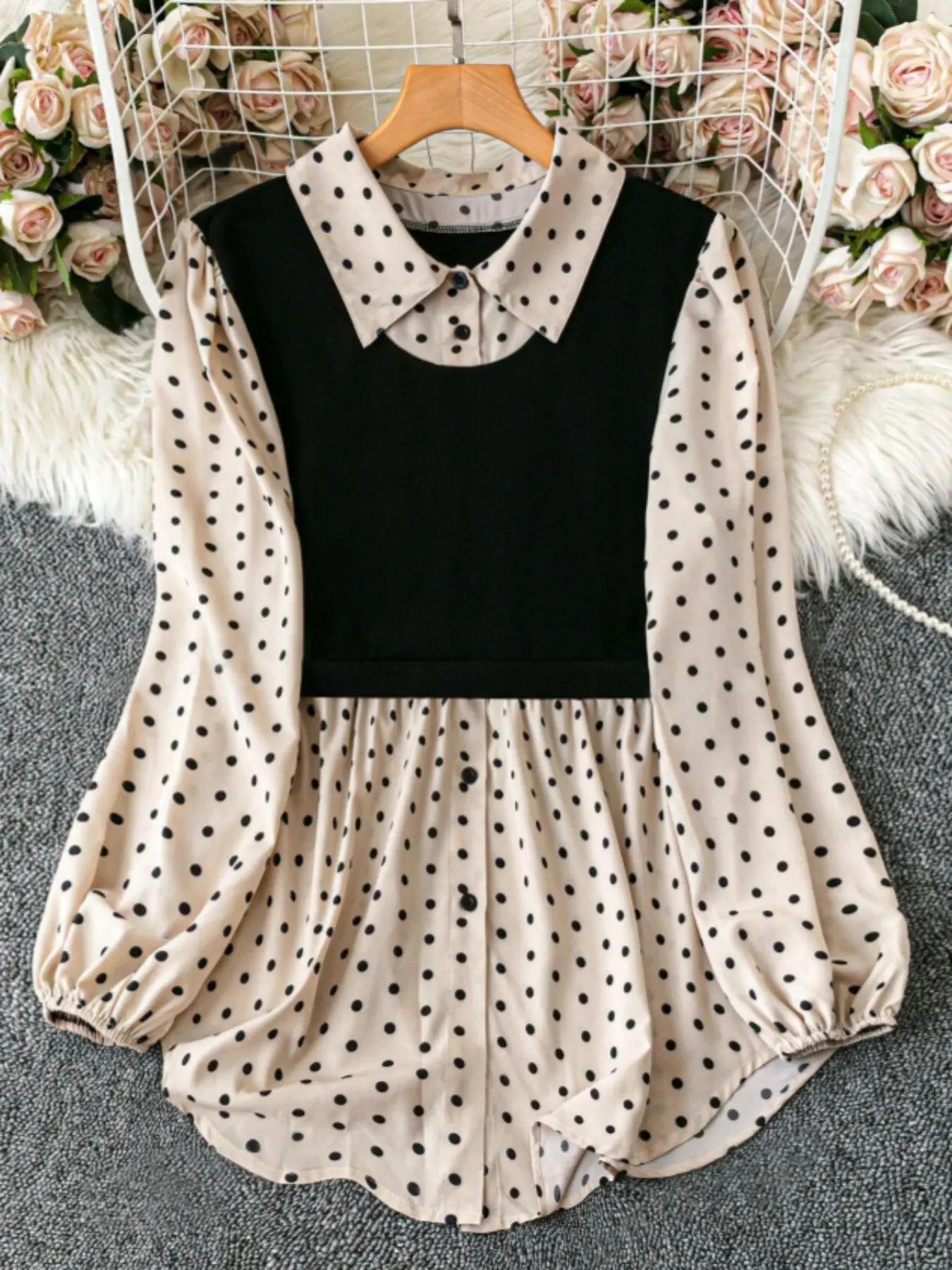 A ladies' polka dot patchwork black collar long-sleeved Woven shirt Blouse, Casual Business Top, Casual Button Collared, Fitted, perfect for daily wear