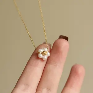 mother of pearl Daisy Flower Delicate Jewelry Accessory，Holiday Birthday Valentine's Day Gift for Girlfriend Women Girls, Elegant All- match Classic Daily Wear，Creative Christmas New Year's Minimalist Cute Fashion Pendant Chain Necklace