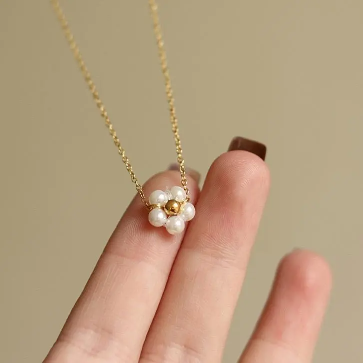 mother of pearl Daisy Flower Delicate Jewelry Accessory，Holiday Birthday Valentine's Day Gift for Girlfriend Women Girls, Elegant All- match Classic Daily Wear，Creative Christmas New Year's Minimalist Cute Fashion Pendant Chain Necklace