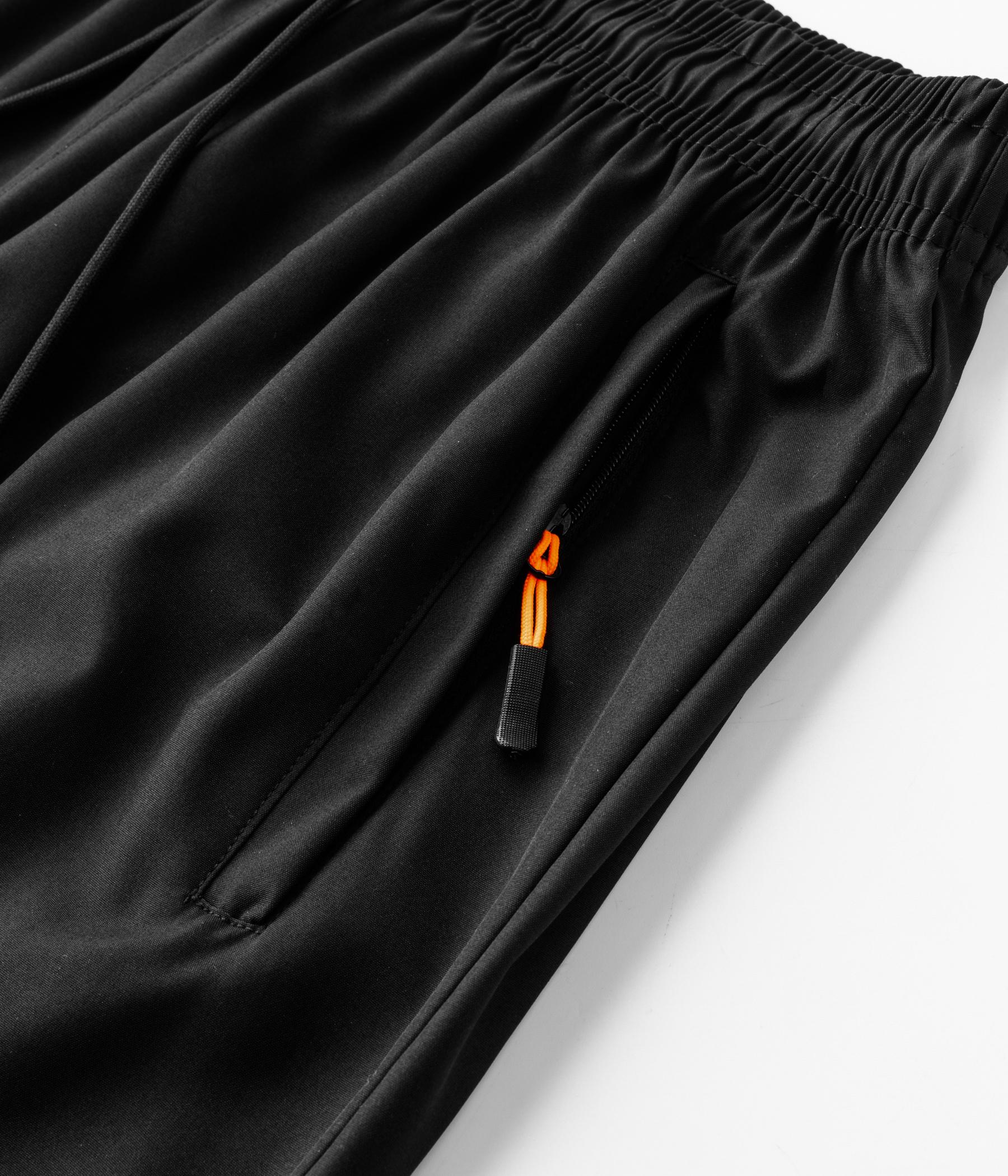 Men’s casual shorts—loose, comfortable, and breathable athletic shorts with reflective stripes on both sides of the legs. Available in multiple colors and suitable for all seasons; ideal for outdoor sports and fitness activities.