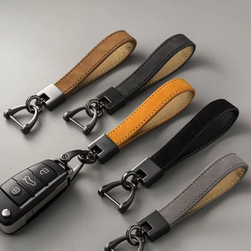 2026 Car Key Chain Luxury Genuine Leather Keychain Pure Color Buckle Car Key Ring Car Accessories Gift Car Keychain 2026 For your cars New for your car décor