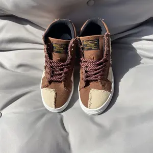 Brown/coffee colorblock heart distressed high-top skate shoes | Full sizes 36–48, plus size friendly | American retro distressed fashion sneakers