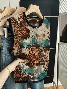1 piece + Spring/Summer Back-to-School Casual Style Loose Round-neck Sleeveless Vests Knitted Color-Contrasting Dark Blue Edged Patchwork Leopard Print Knit Top for Women, suitable for outdoor wear, can be paired with a jacket, or worn alone.