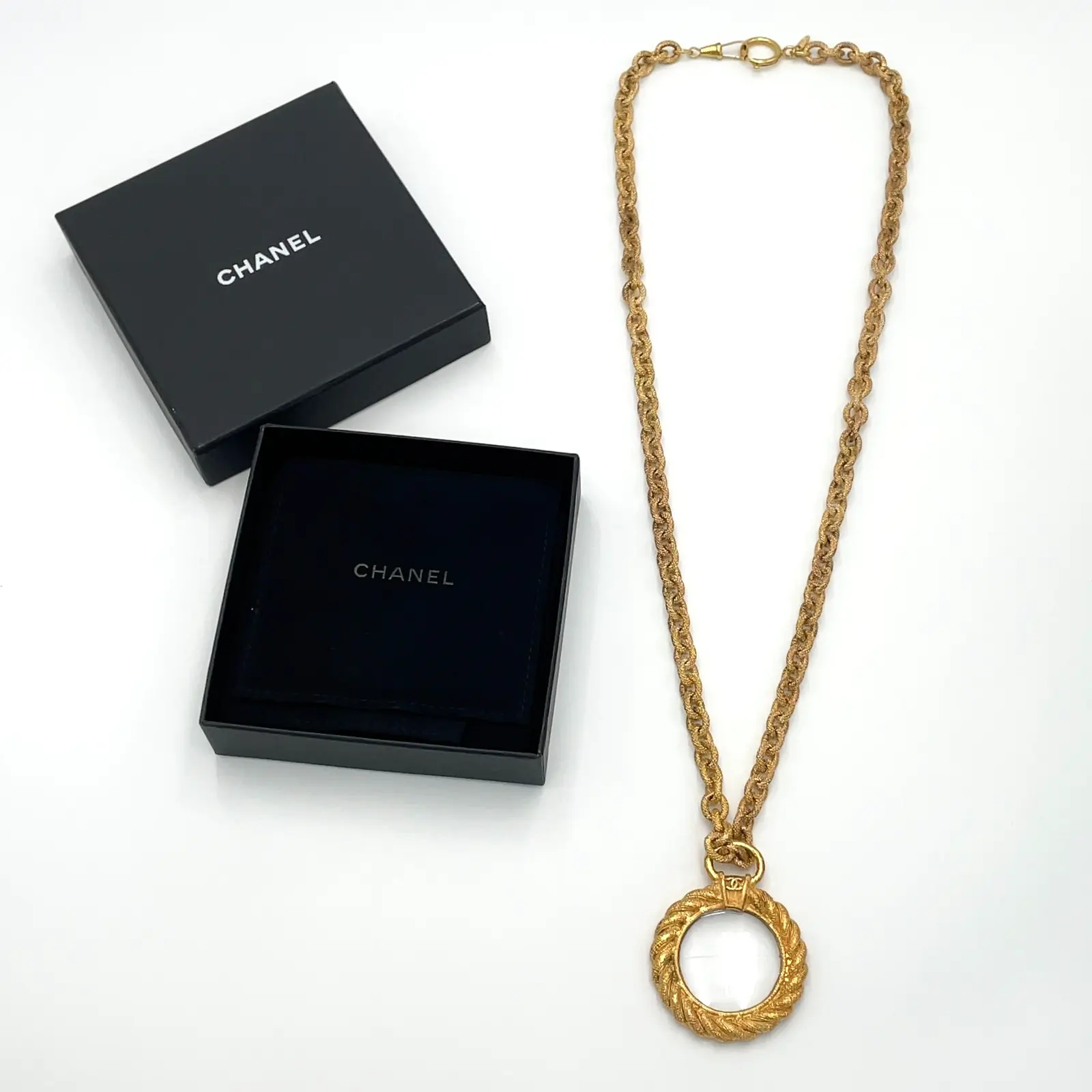 Pre-owned Chanel Coco Loupe GP Necklace engraved 12272453033/483677