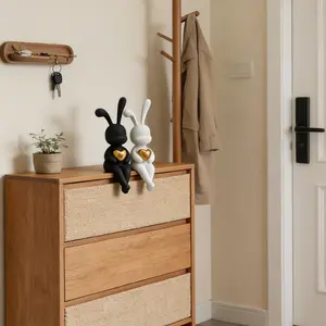 Modern Style Heart Bunny Resin Figurine, Simple Versatile Decor for Living Room TV Cabinet, Entryway Decoration, Bedroom Bedside Accent