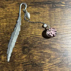 Leaf Shape Bookmark With Pink Decorative flower Bead Pandent, Reading Divided Page Marker. weekly planner diary notebook