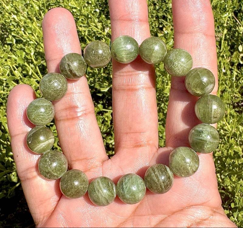 Green Apatite Bead Bracelet by Urban Rutile • UrbanRutile.Etsy.com Green Apatite Bead Bracelet by Urban Rutile • UrbanRutile.Etsy.com