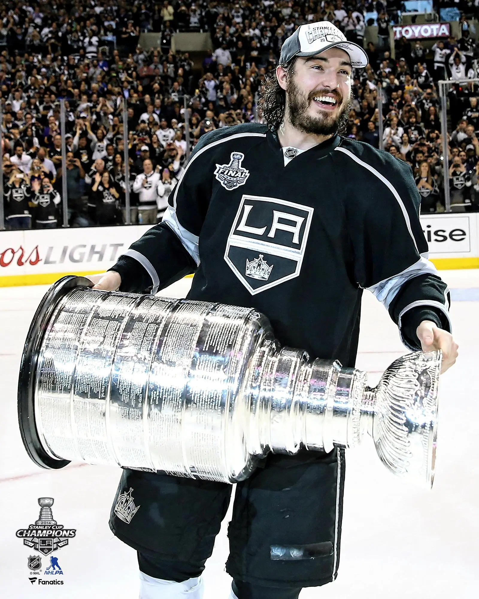 Drew Doughty Los Angeles Kings Unsigned 2014 Stanley Cup Champions Raising Cup Photograph - NHL Memorabilia