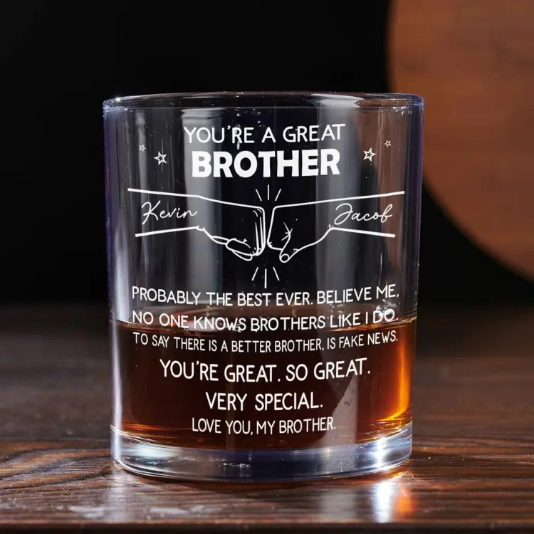 "You're a Great Brother" whisky glass, a humorous birthday gift for brothers, a Men's Day gift, a personalized engraved whisky glass symbolizing male friendship.