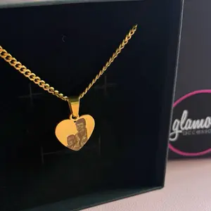 Heart portrait necklace