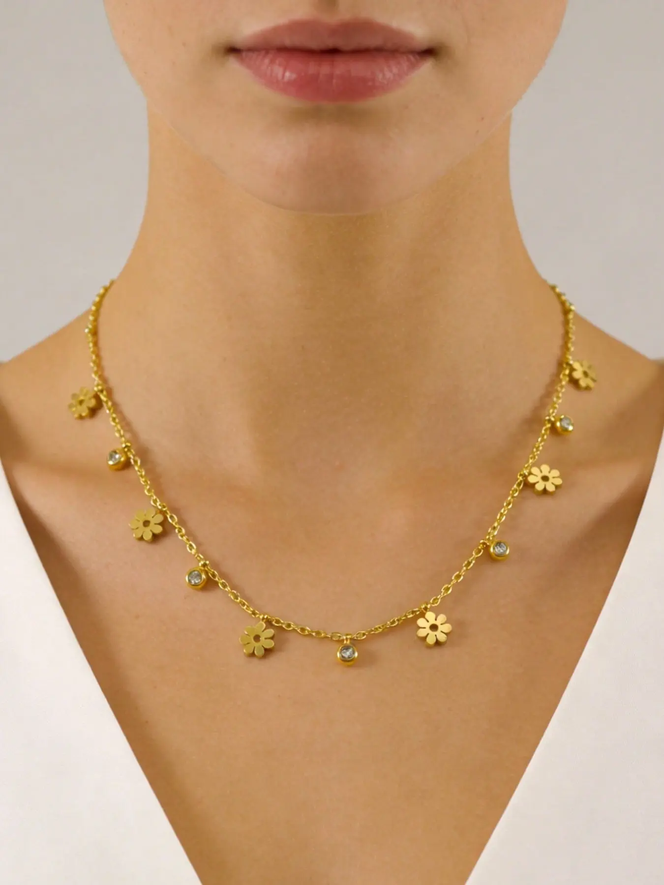 Daisy Pendant Necklace with Zircon, Stainless Steel Floral Jewelry, Simple Design for Women, Daily Wear Fashion Accessory