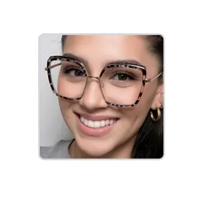 Minimalist Square Frame Spectacles with Trendy Tortoise Shell Design for Everyday Style Unisex Elegant Modern Look