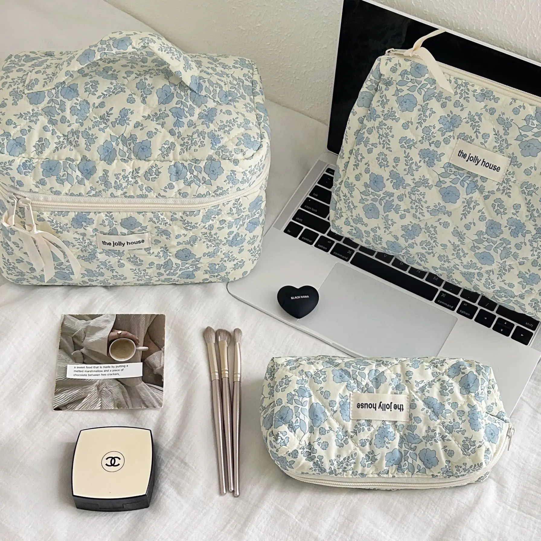 2 Sizes Quilted Cotton Floral Makeup Bag, Vintage Blue Floral Print Large Capacity Multi Compartment Travel Toiletry Bag With Handle, Cottagecore Girly Portable Washable Vanity Cosmetic Storage Pouch Gift For Women Girls