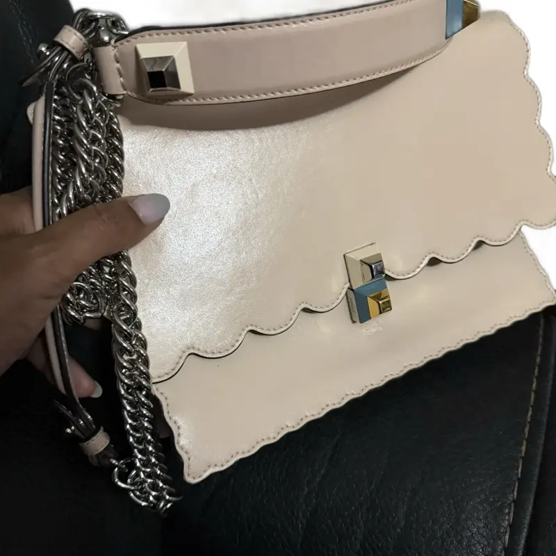 Pre-owned FENDI Leather Crossbody bags Kan I Scallop Chain Crossbody Bag Day to Night Flap Bag, Smooth Neutral Exterior, Mixed Metal Accents, Signature Scalloped Edges, Extra Strap, Subtle Statement Piece