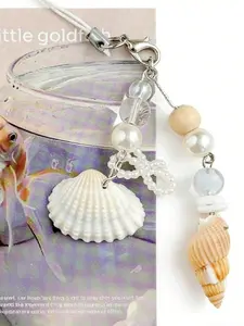A marine-style keychain and door hanger made with natural shells, conch, beads, and pearls, suitable for everyday wear, vacation dates, and other occasions, and also a delightful and exquisite small gift.