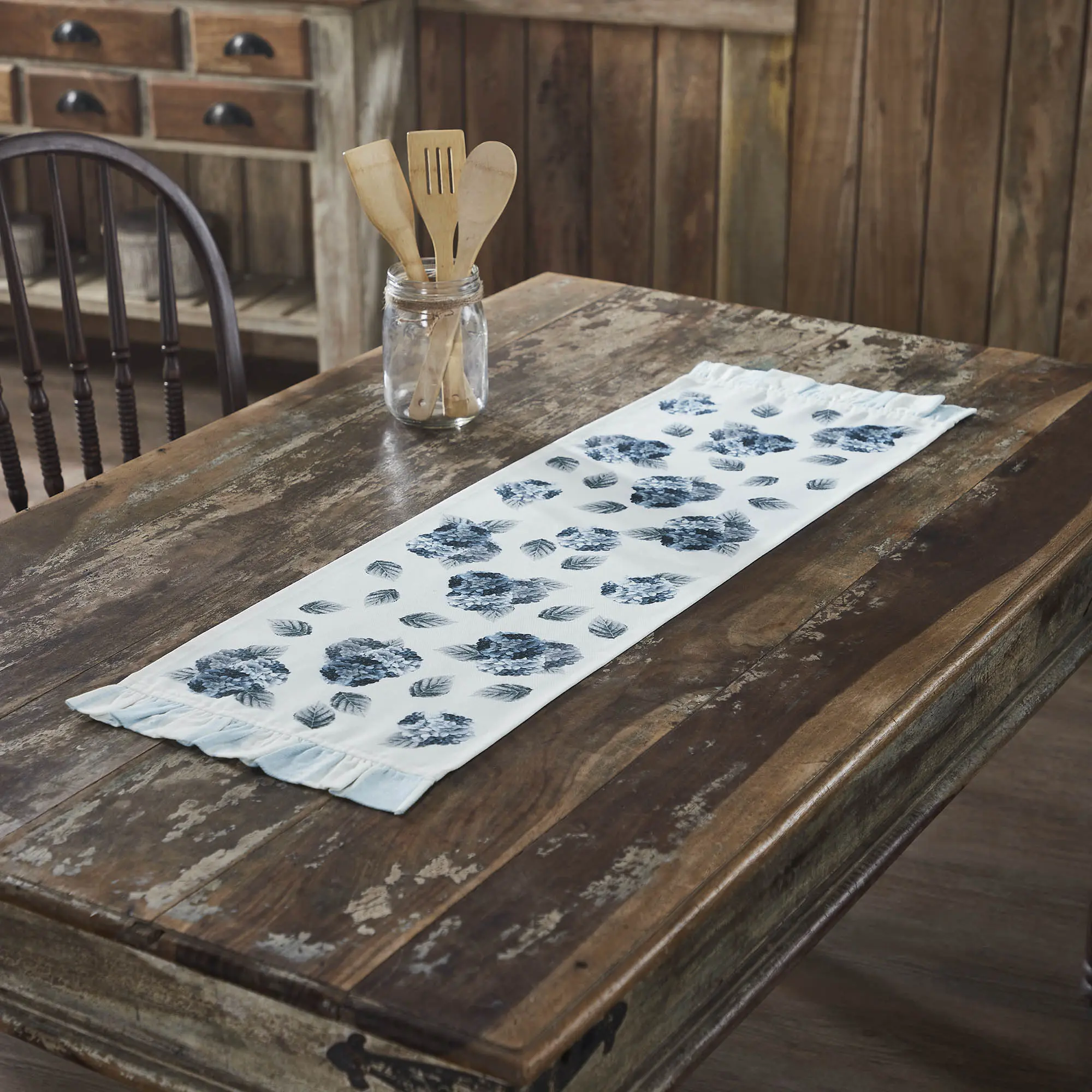 Ruffled Hydrangea Pattern Table Runners, Recycled Plastic Kitchen Linens with Rustic Touch for Dining Room Decor