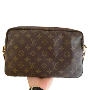 Pre-owned Louis Vuitton Canvas Clutches & Wristlets Toilette 28 Poche Monogram Wallet Brown