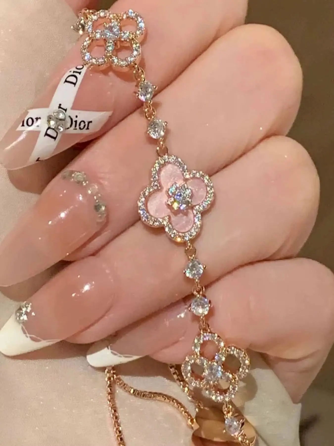 Women's Crystal Flower Bracelet Adjustable Elegant Beautiful Bracelets Fashion Jewelry Simple Multifunctional Hand Accessory Suitable for Daily Wear Pretty Fashionable Bracelet