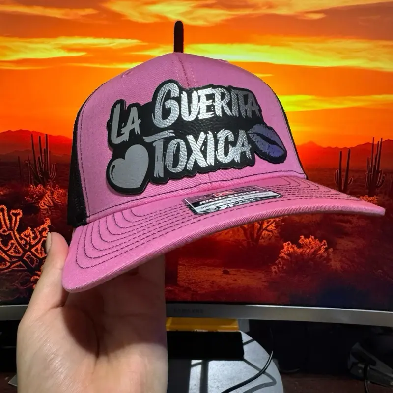 Guerita Tóxica Gorra Personalizada Pink Cap with Graphic Design and Adjustable Fit