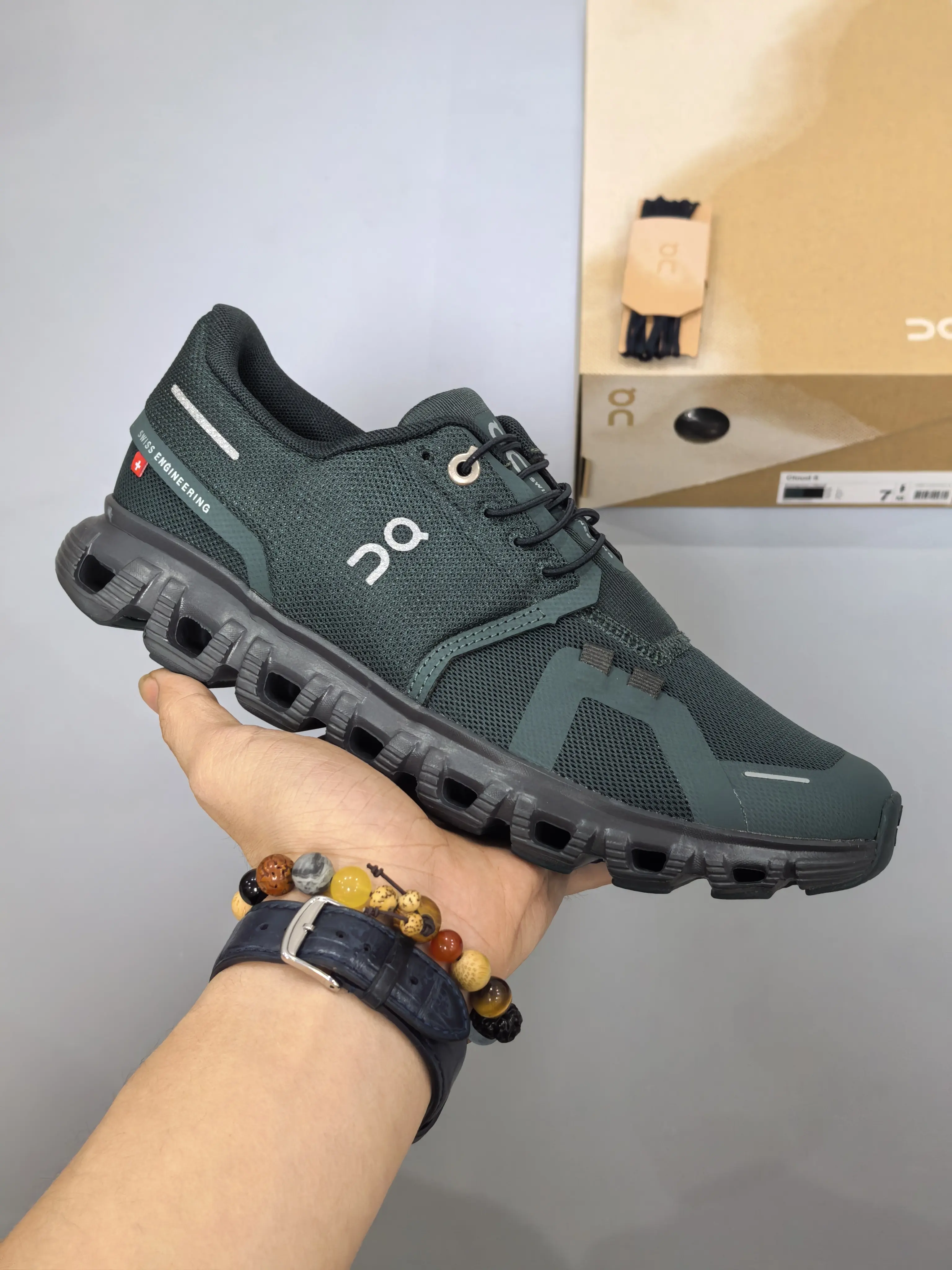 Retro Forest Green Mesh Chunky Hollow Sole Walking Sneakers