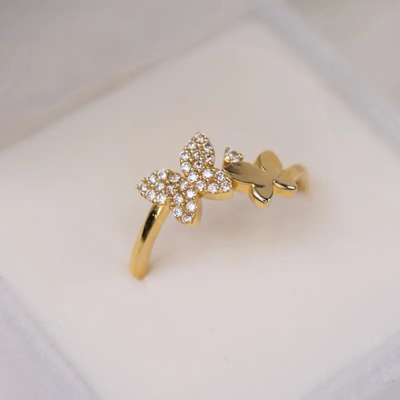 Anillo De Doble Mariposa size -8.5 14k Gold Butterfly Design Ring with Sparkling Details