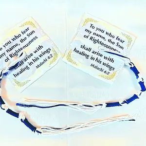 El Borde de Su Manto Alas de Sanidad (replica) con letras en ingles.