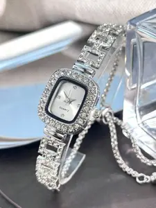 1pc Women's Silver Square Case Watch With Rhinestone Scale Dial, Diamond-Encrusted Square Design, Adjustable Chain, Quartz Movement, Hip-Hop Style