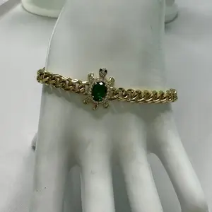 Brazalete for women size 7 con un doble cierre q llega hasta un size 7.5